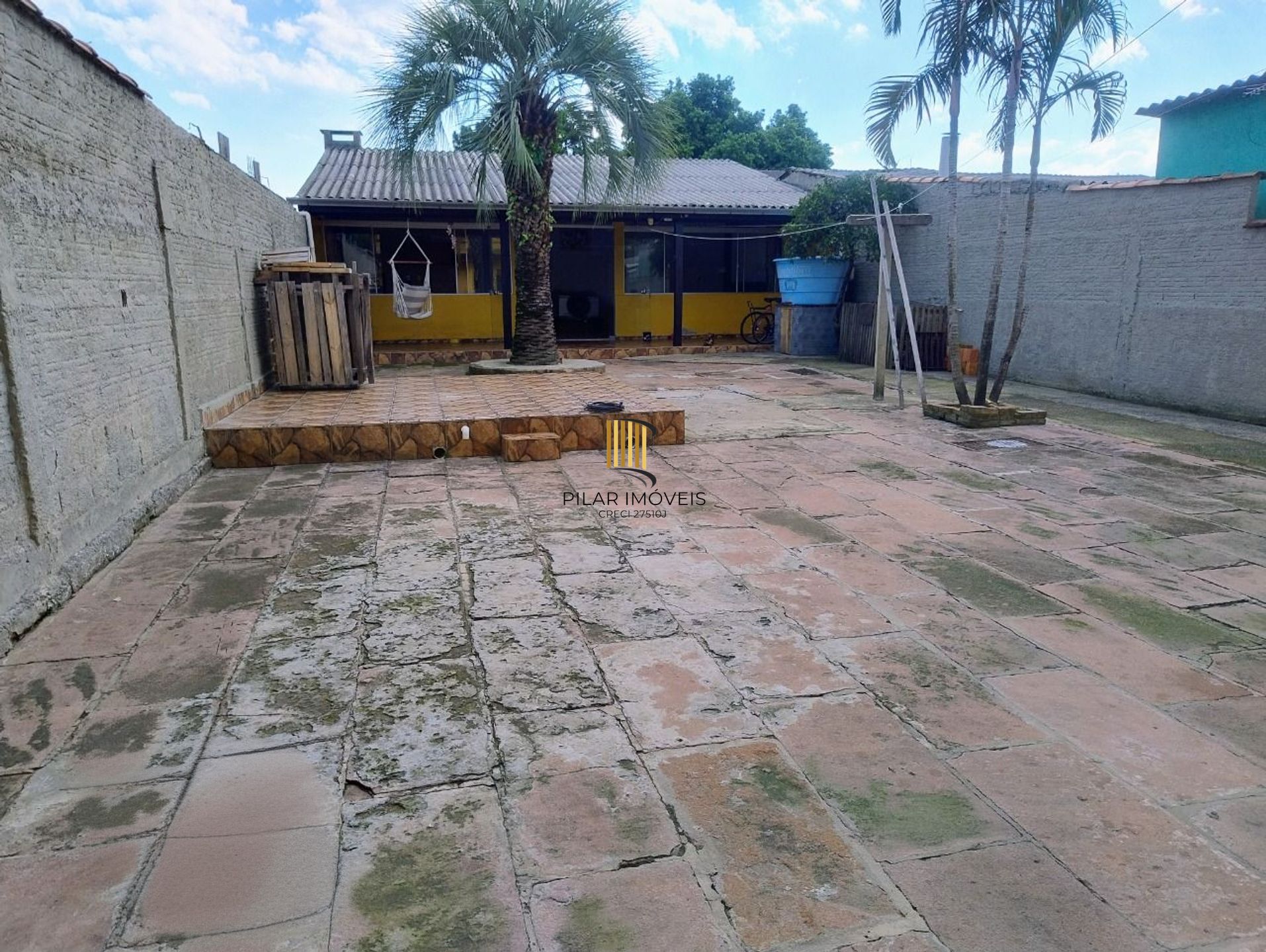 Casa de 4 dormitórios e 4 vagas de garagem em Canoas.