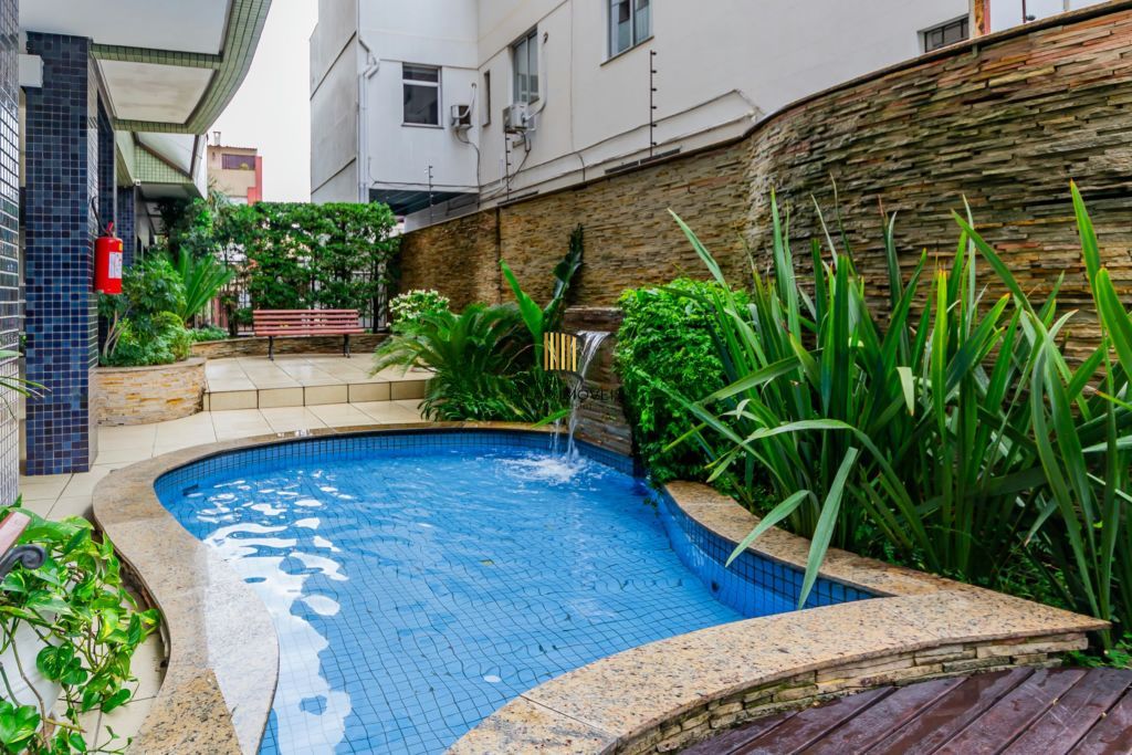 Apartamento com 3 quartos 2 vagas e elevador e gás central no Bairro Santana