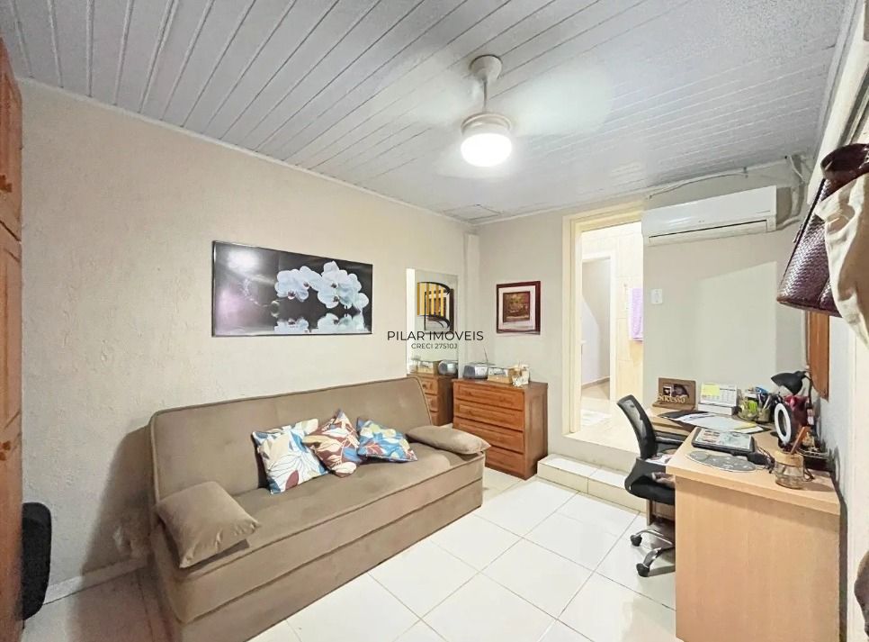 Apartamento térreo com 2 dormitórios no Bairro Menino Deus