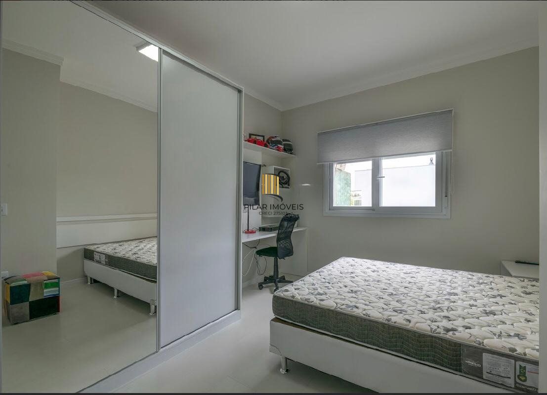 Casa com 3 quartos e 2 vagas em condomínio fechado no Bairro Ecoville