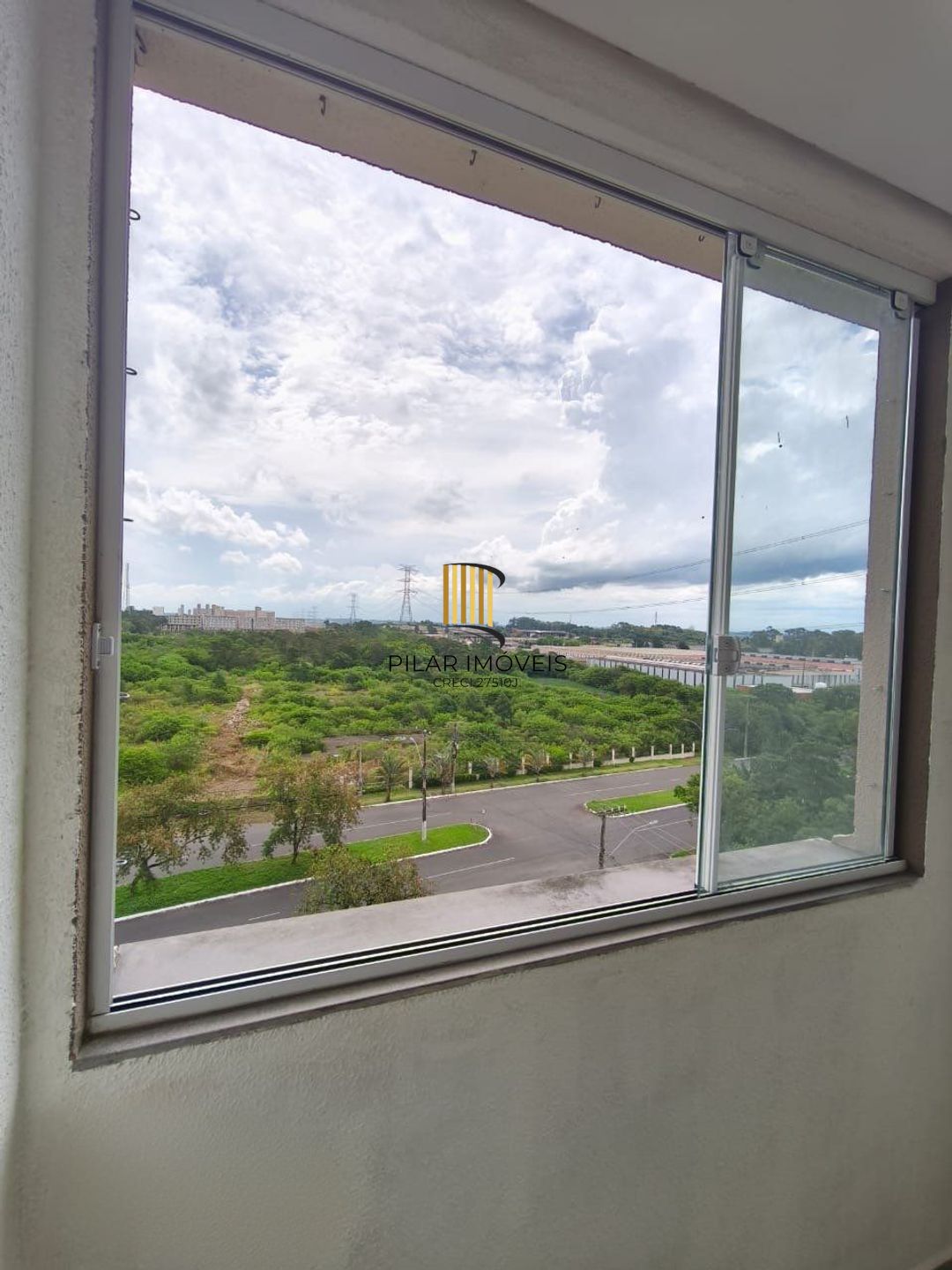 Apartamento de 2 dormitórios, elevador e 1 vaga de garagem em Canoas.