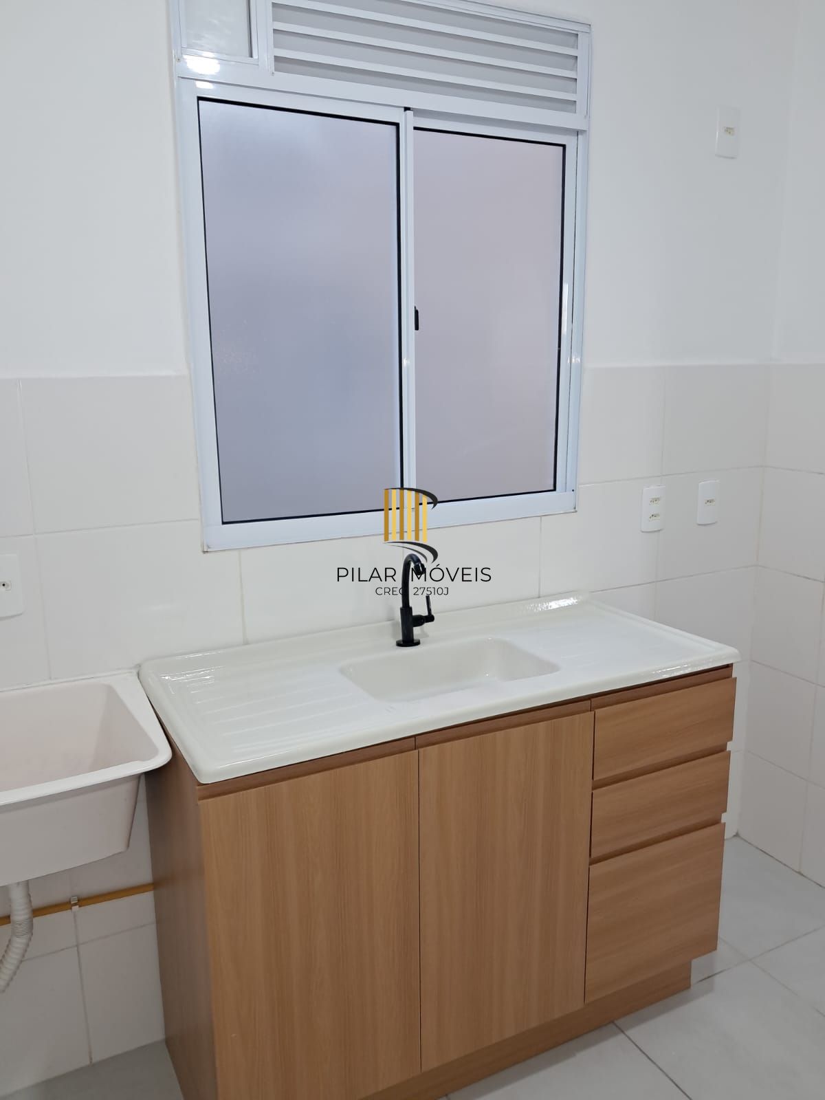 Apartamento com 2 quartos, vaga de garagem e elevador no bairro Estância velha.