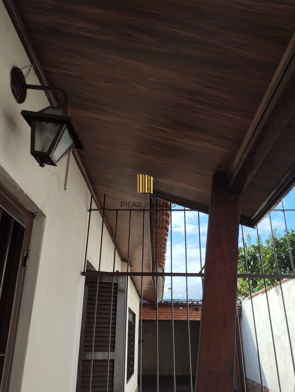 Casa de 4 dormitórios e 2 vagas de garagem em Canoas.