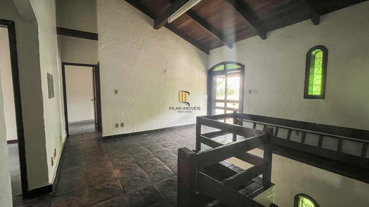 Casa com 5 quartos, 5 vagas e 265m² à venda no bairro Tristeza.