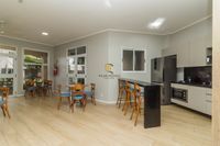 Apartamento com 2 quartos, 1 vaga, gás central e elevador no bairro Sarandi.