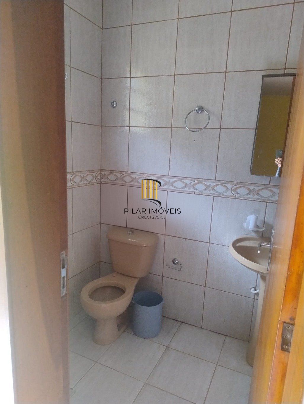 Casa 3 quartos, 4 vagas e churrasqueira no bairro Jardim São Pedro.