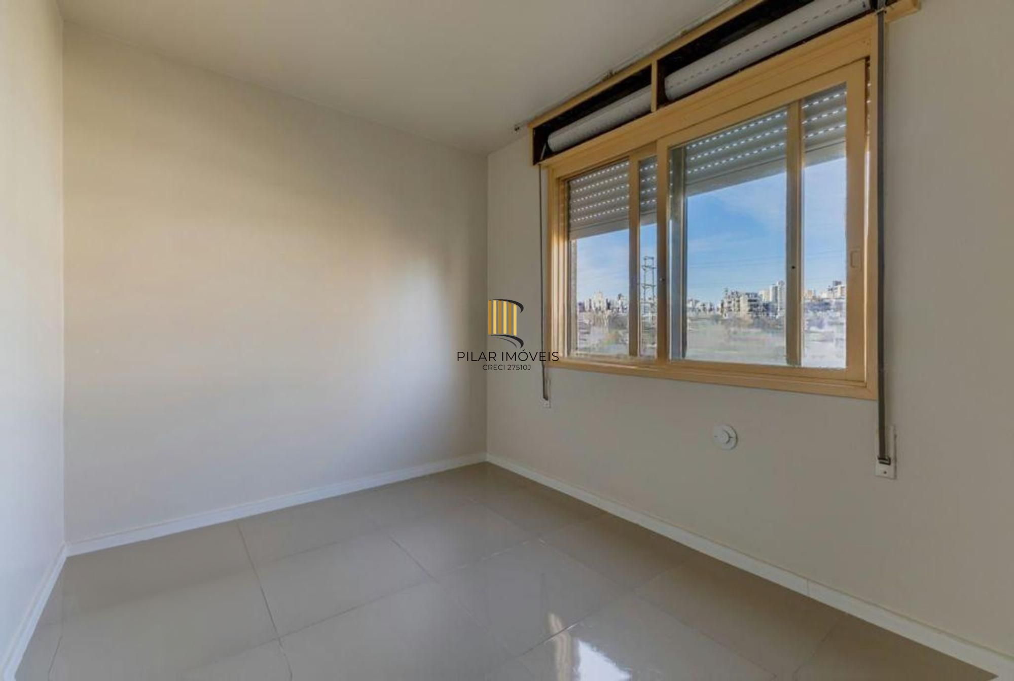 Apartamento com 2 quartos, vaga coberta e sol da manha no bairro Santana