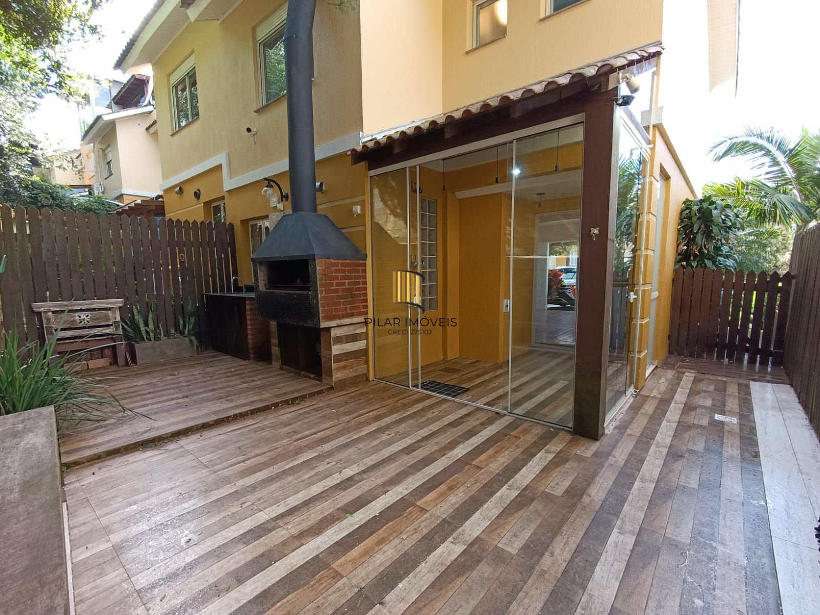 Casa em condomínio de 3 quartos, suíte e 2 vagas no bairro Mário Quintana
