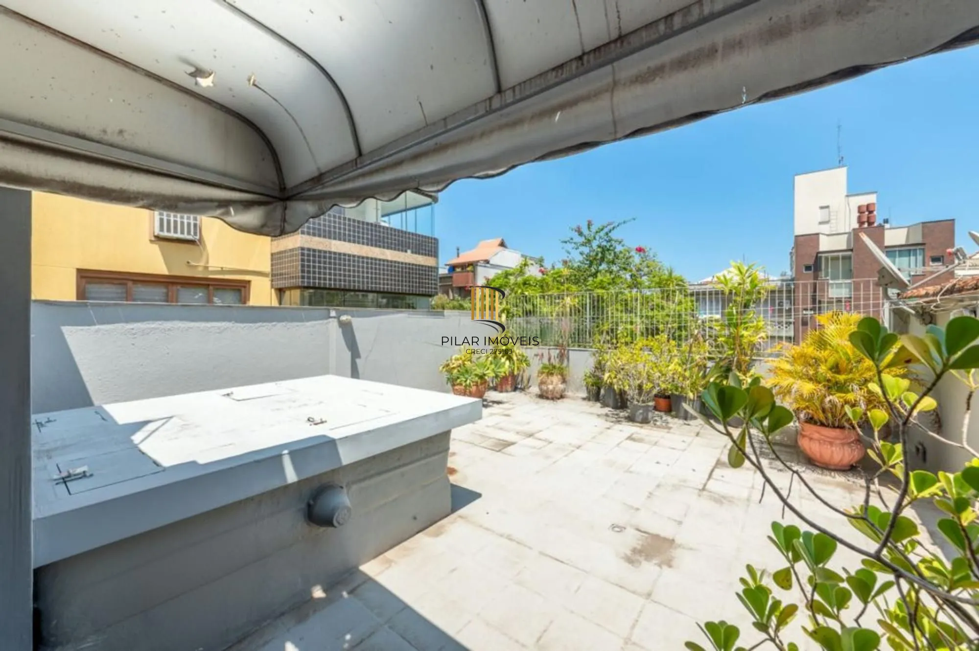 Casa 3 quartos, 2 suítes, 3 vagas no Rio Branco