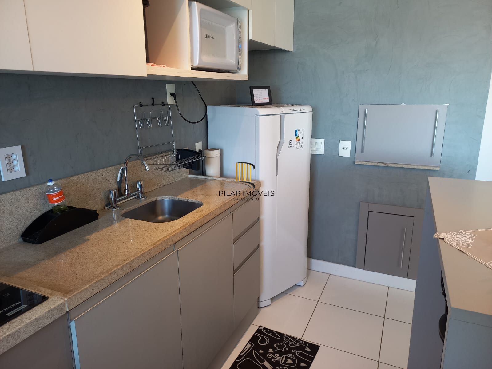 Apartamento de 2 dormitórios , 1 vaga coberta no bairro São Sebastião