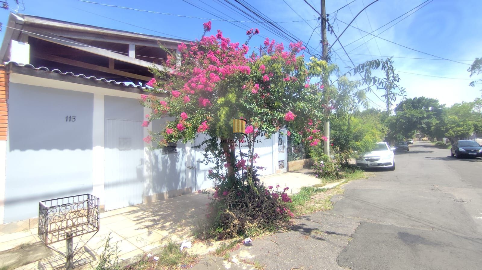 Casa térrea de 3 quartos, suíte, 3 vagas no bairro Santa Fé