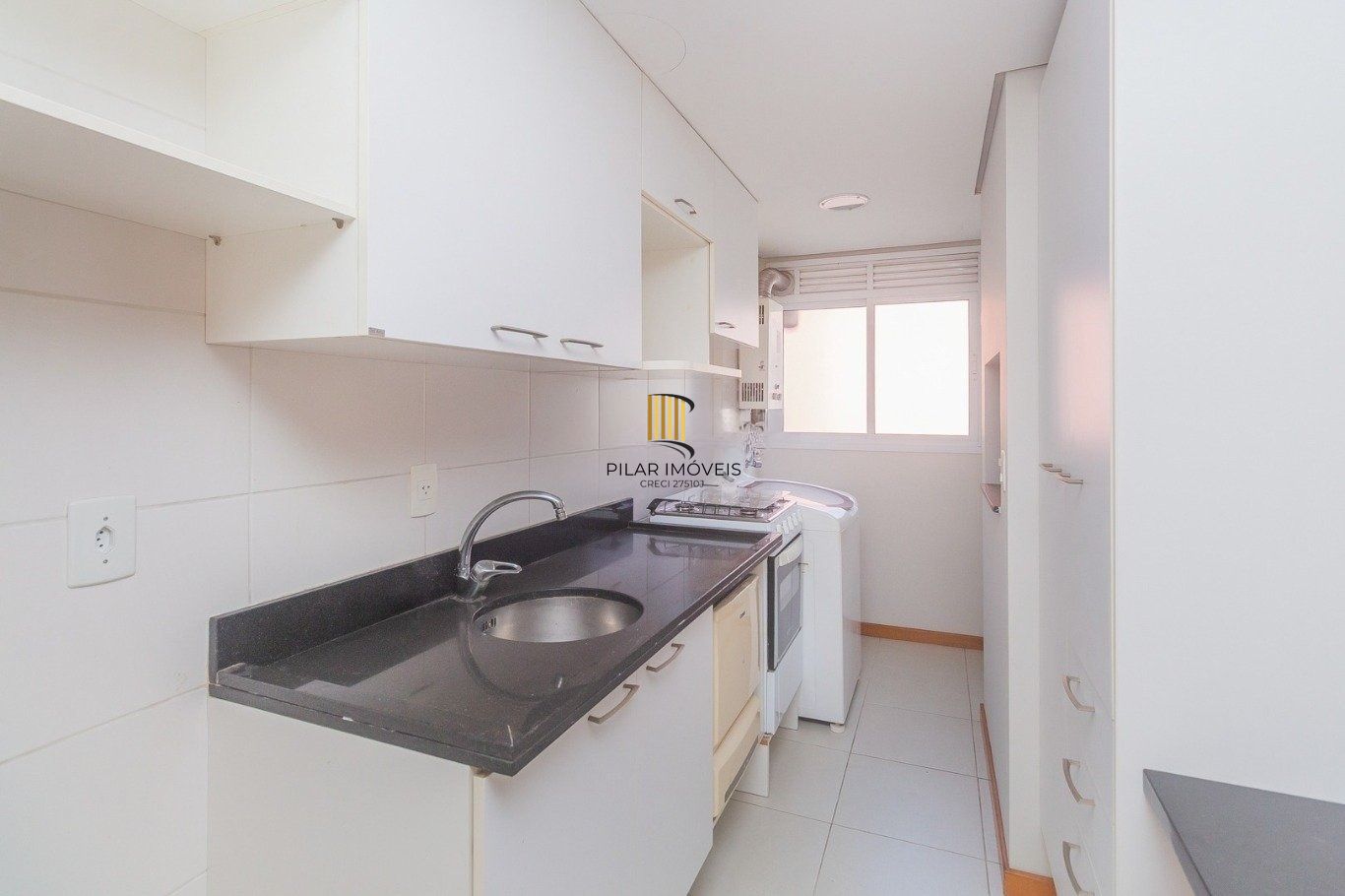 Apartamento com 1 dormitório e 1 vaga de garagem no Bairro petrópolis