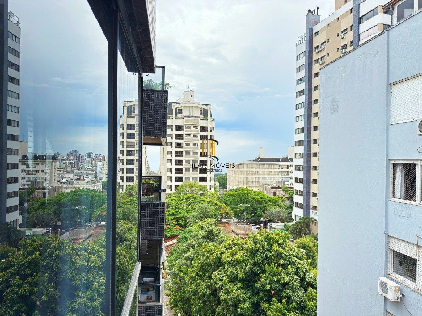 Cobertura de 3 quartos,suíte,elevador,2 vagas no bairro Mont Serrat