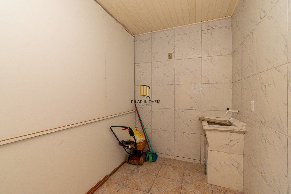 Casa de 1 dormitório e 1 vaga de garagem em Cachoeirinha.