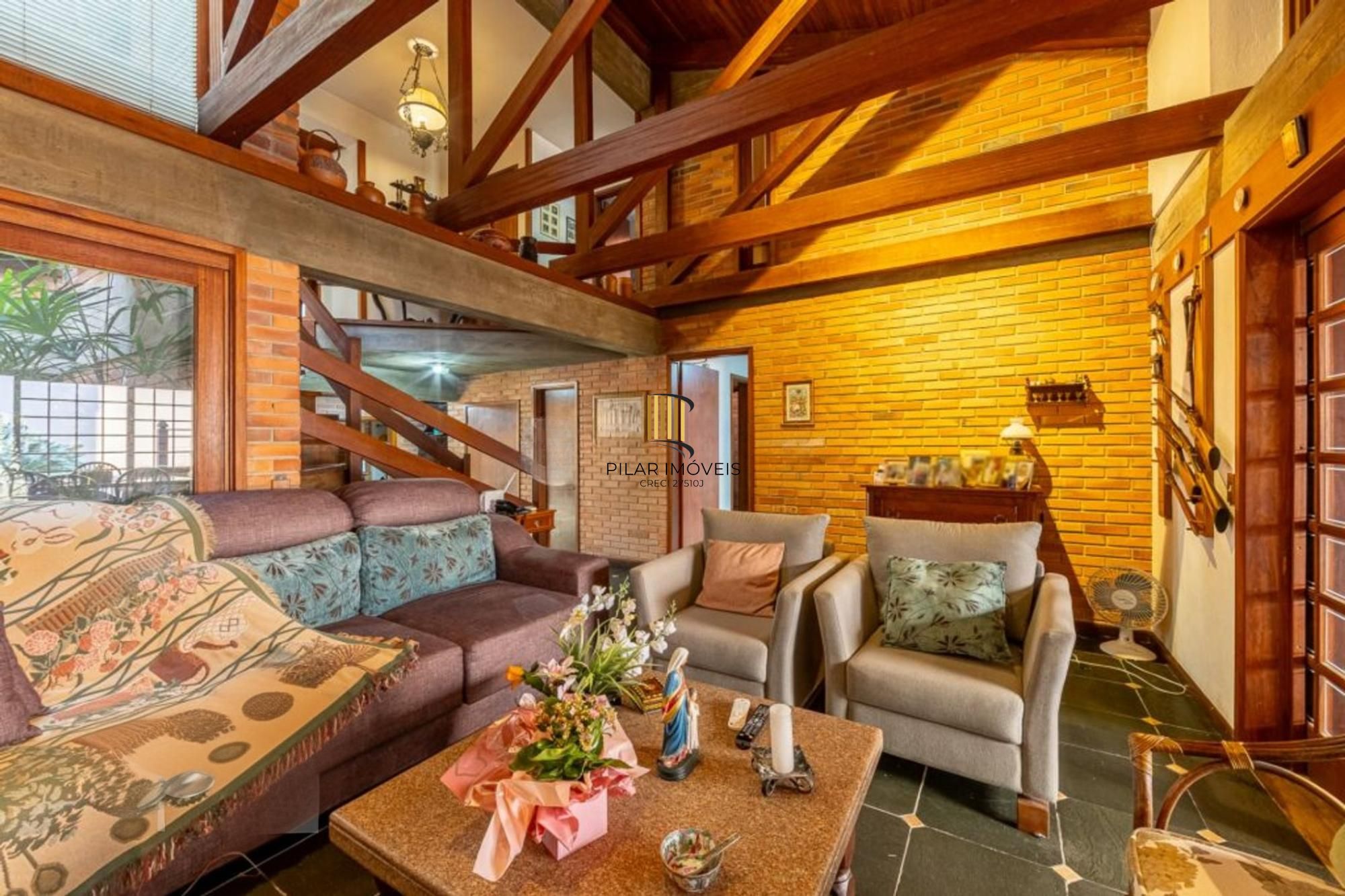 Casa com 4 Quartos, 4 banheiros, 4 vagas e 300 m² á venda  Chácara Das Pedras.