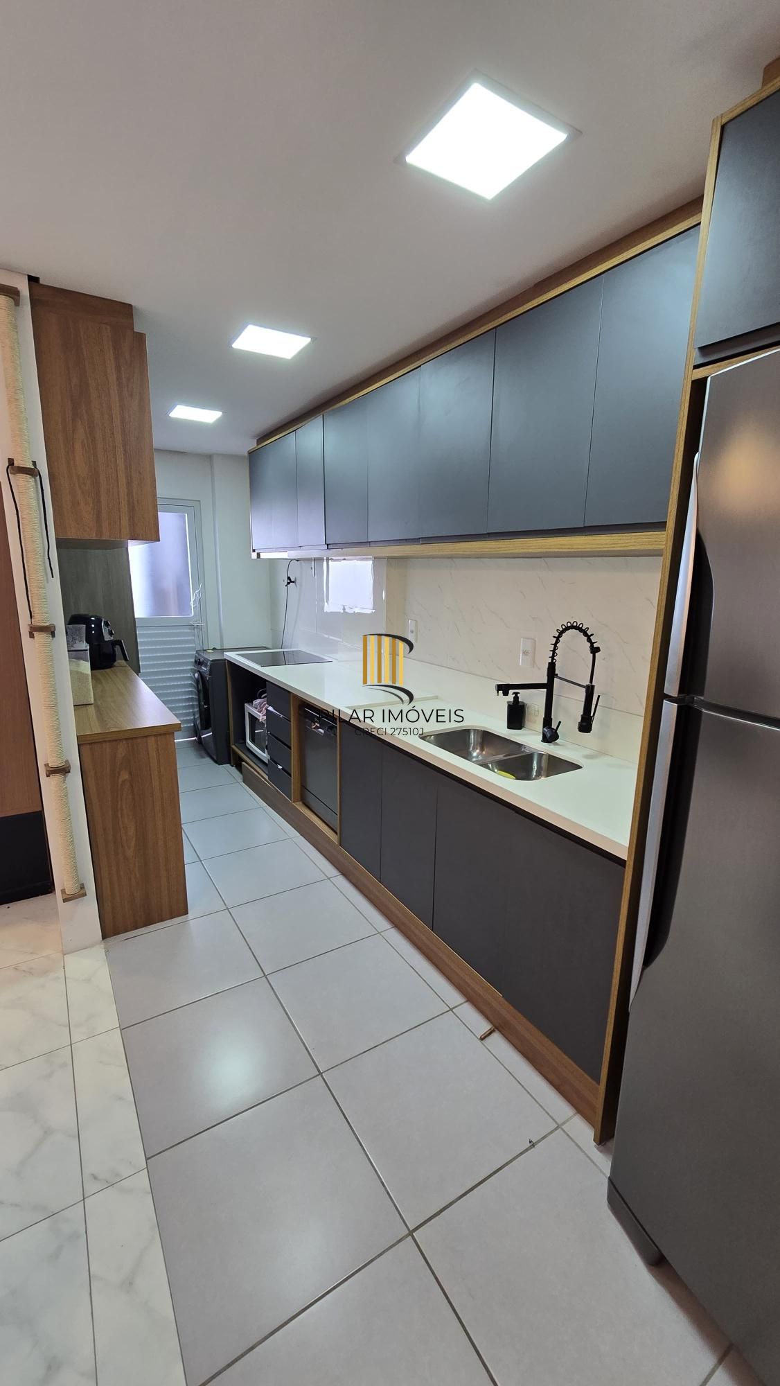Apartamento semimobiliado com 2 dormitórios (1 suíte) em Gravataí