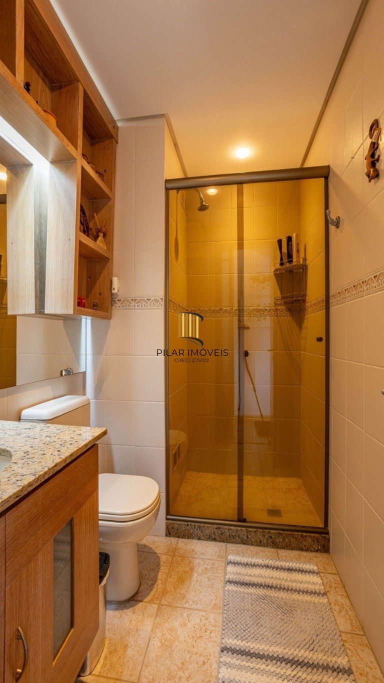 Cobertura com 3 Quartos, 1 suíte, 2 vagas e 211m²  no Petrópolis.