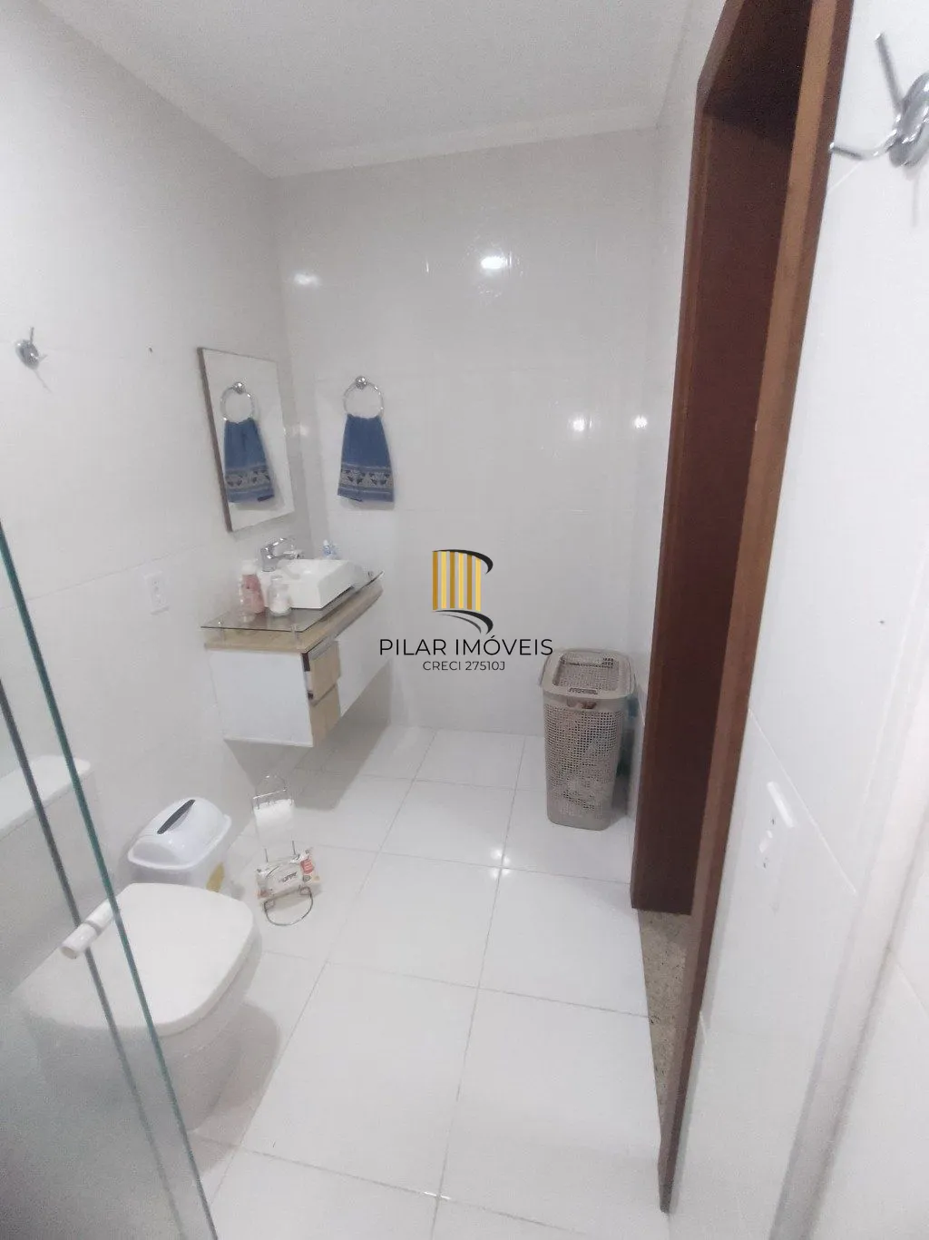 Casa de 5 dormitórios, piscina e 4 vagas de garagem em Canoas.