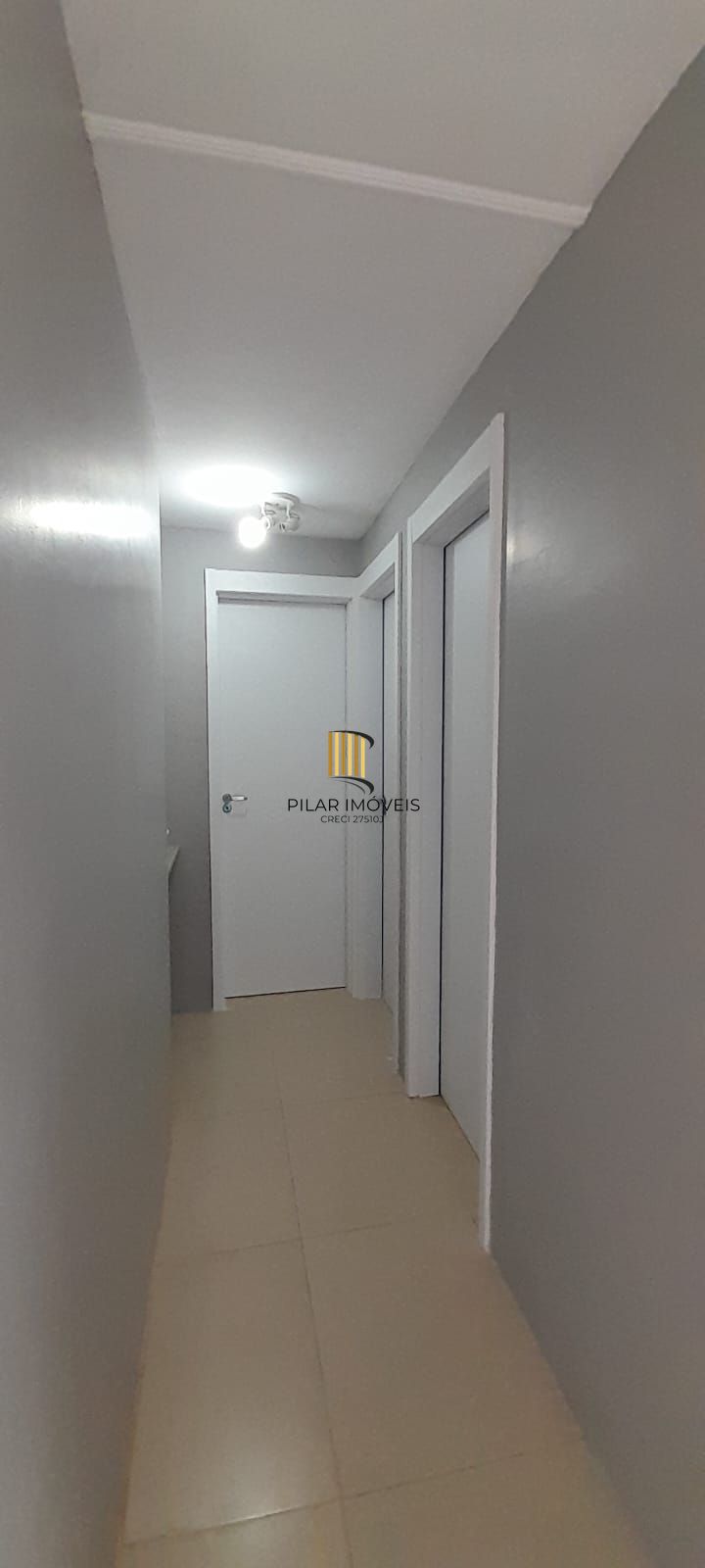 Apartamento Térreo, 2 quartos, vaga, piscina e portaria 24hr no bairro Sarandi.