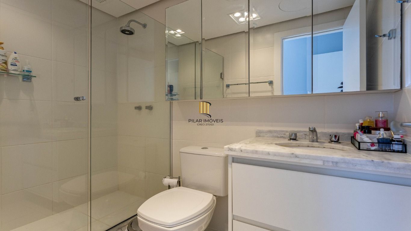 Apartamento semi mobiliado com 2 quartos de bairro Petrópolis