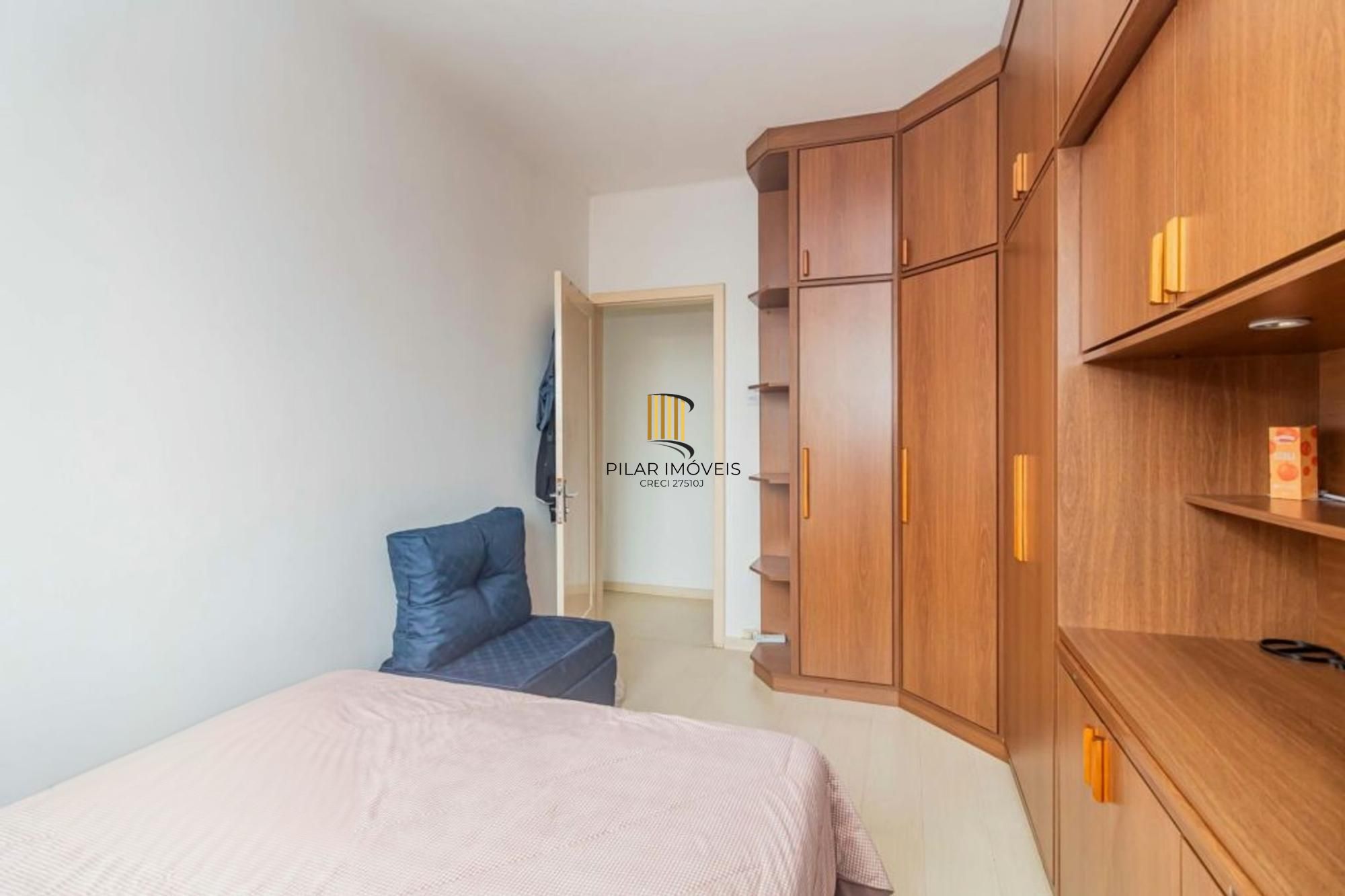 Apartamento semi mobiliado 2 dormitórios bairro Petrópolis