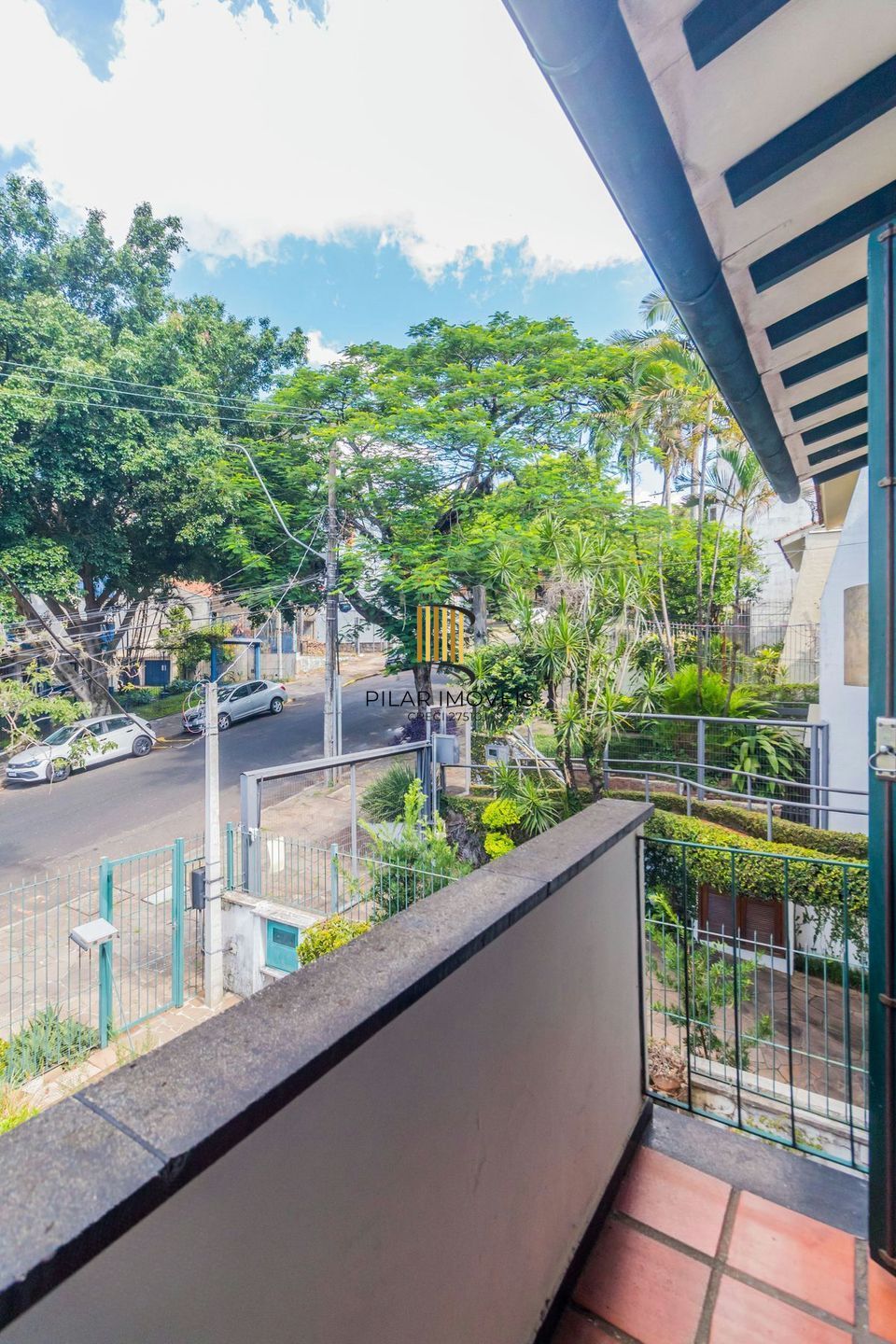 Casa com 255 metros privativos e pátio com piscina no Bairro Higienópolis