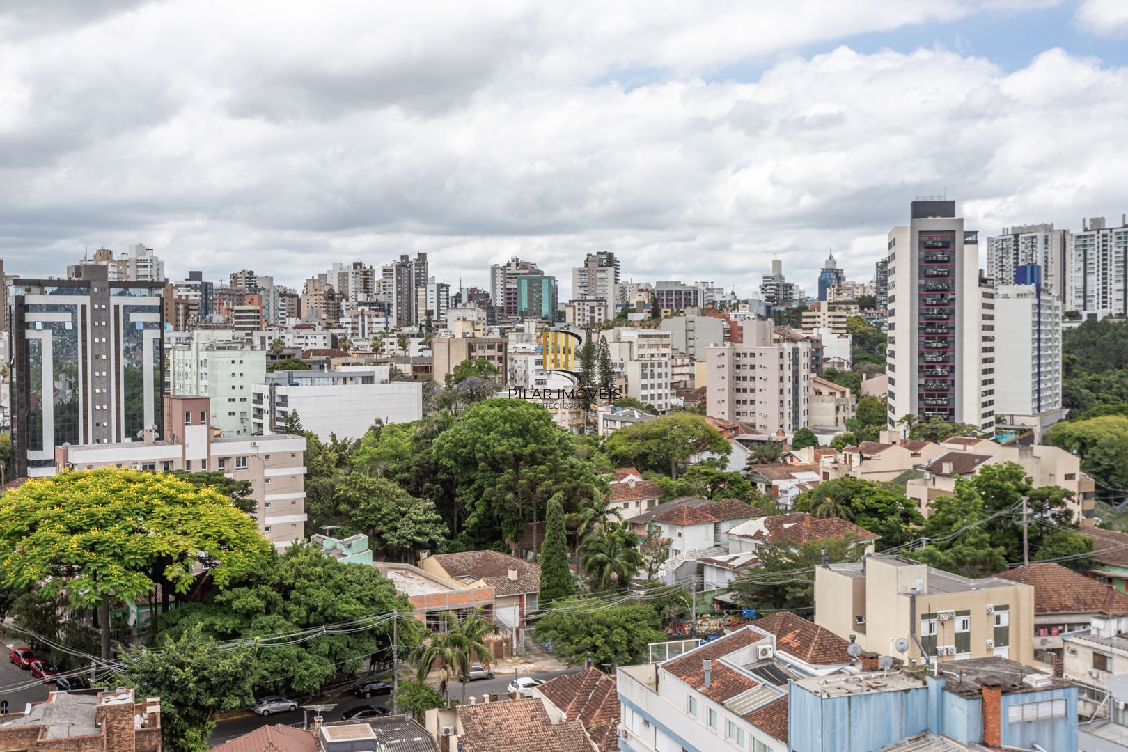 Apartamento de 97m², 2 dormitórios,1suíte, 3 vagas de garagem na rua Guararapes