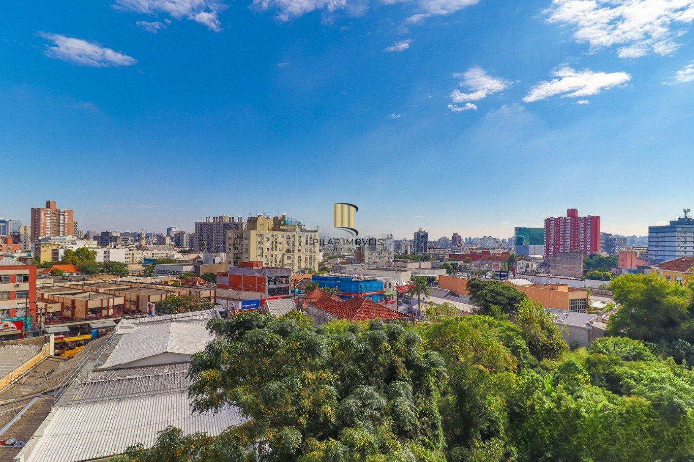 Apartamento de 3 dormitórios e 1 vaga de garagem no bairro Azenha/Porto Alegre.