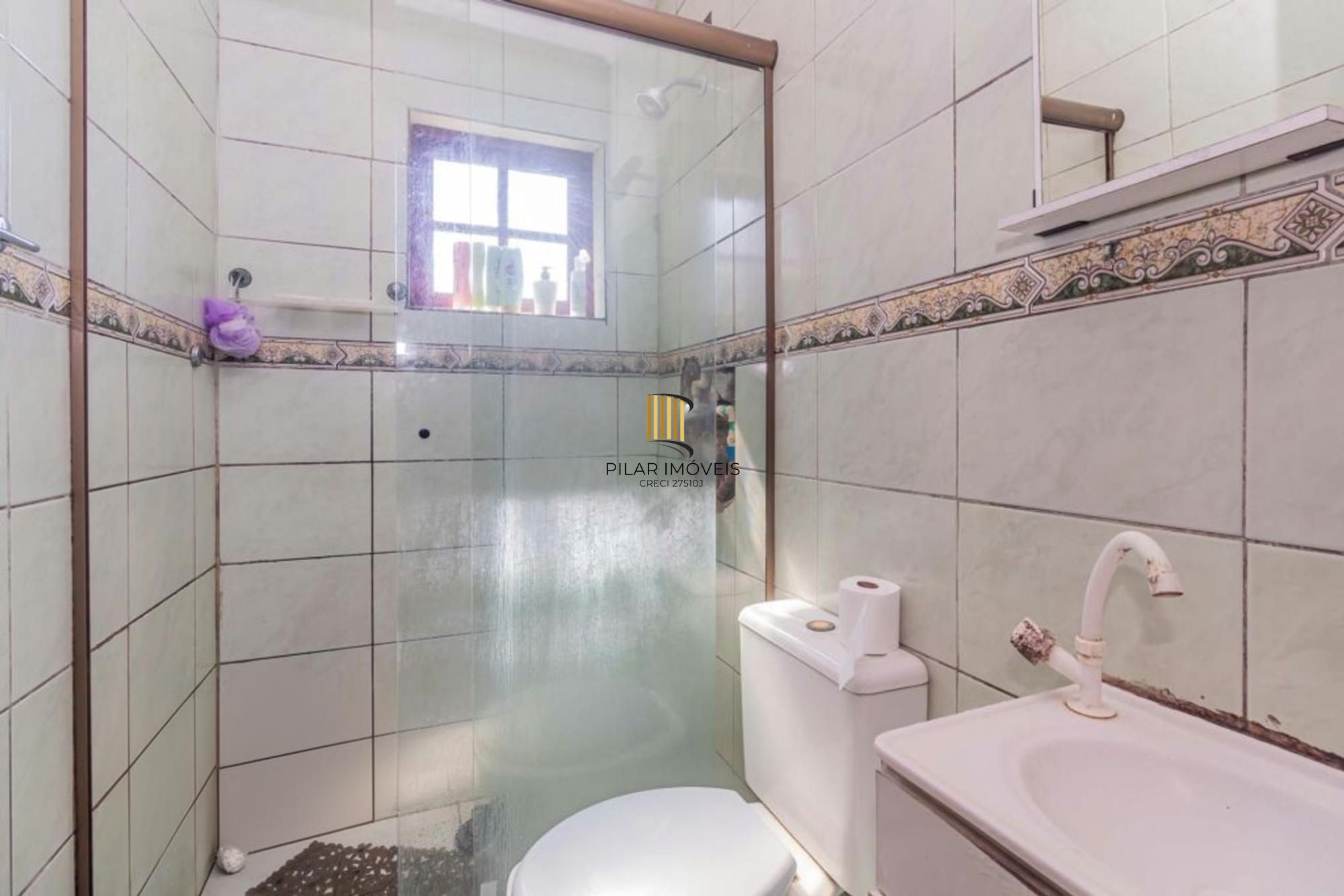 Casa com 4 quartos, 1 suíte , vaga de garagem e churrasqueira à venda em Sarandi.