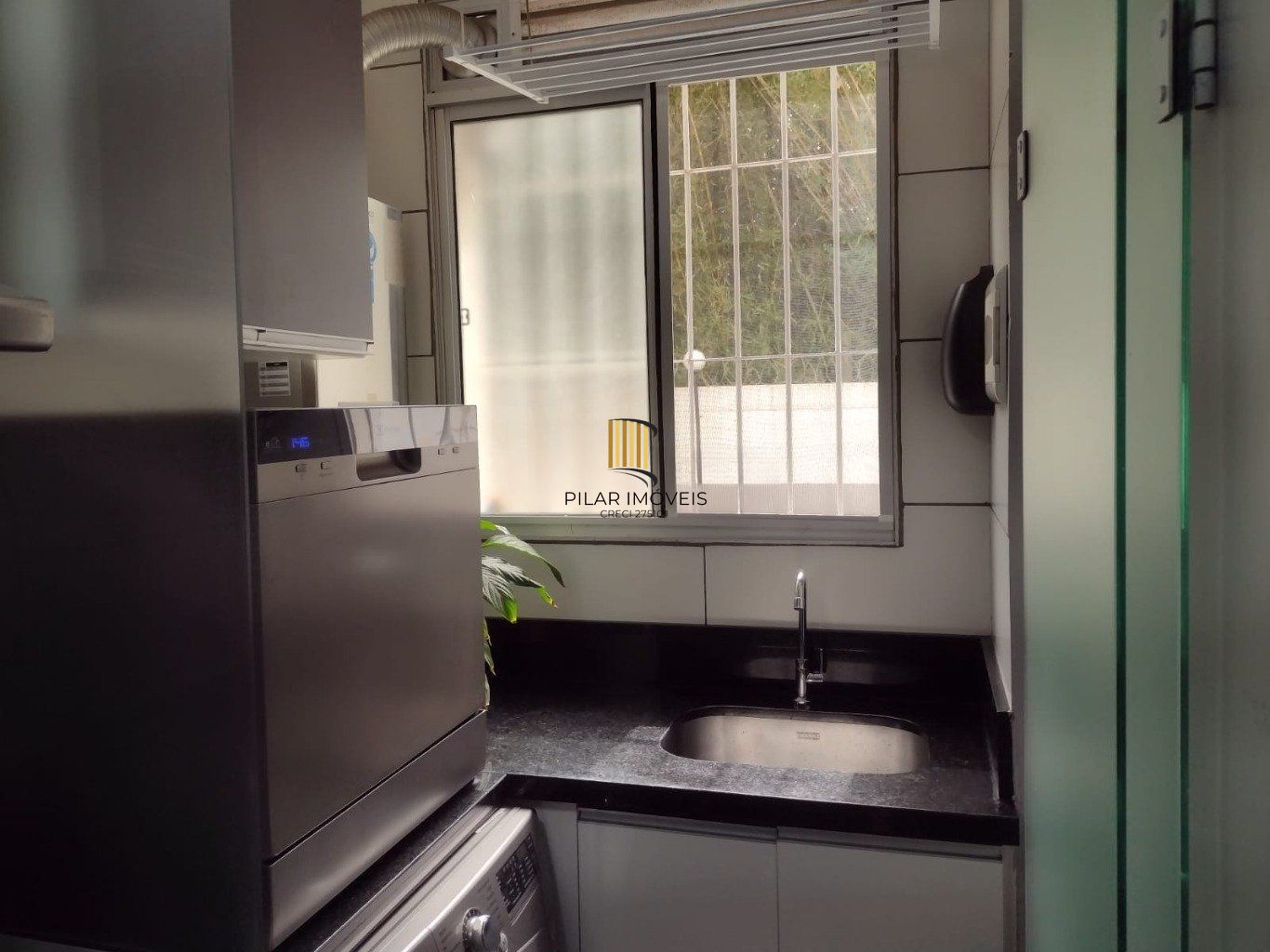 Apartamento 2 Dormitórios Térreo com Portaria 24h no Morro Santana