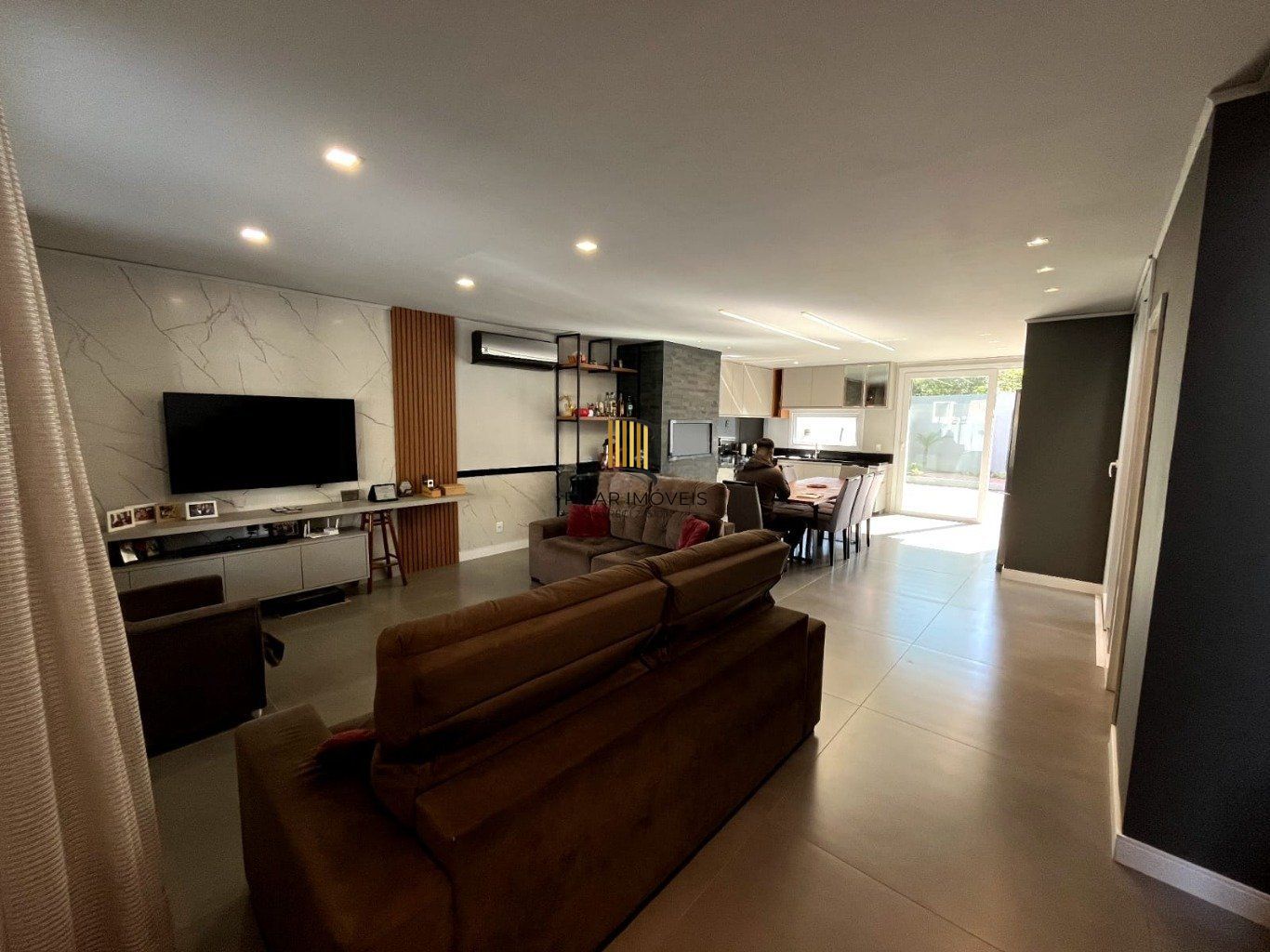 Casa de 3 dormitórios e 4 vagas de garagem em Gravataí.