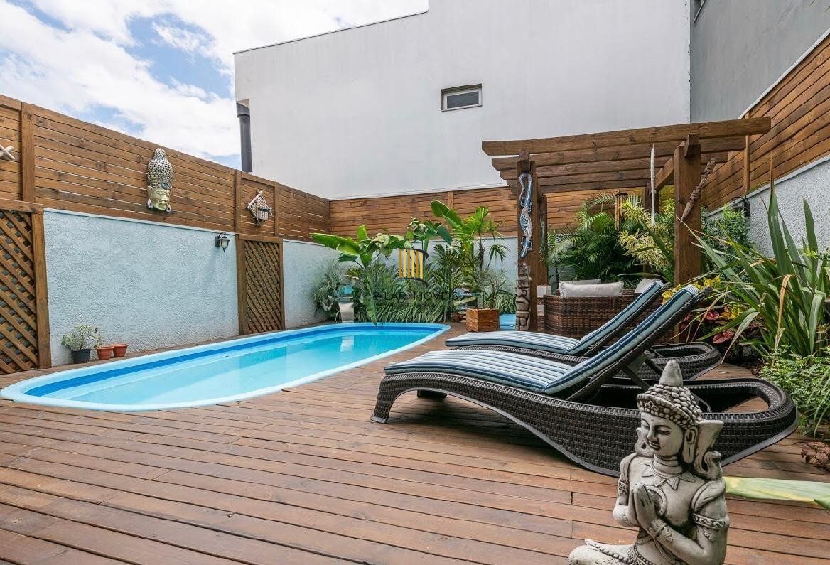 Casa com 3 quartos e 2 vagas em condomínio fechado no Bairro Ecoville
