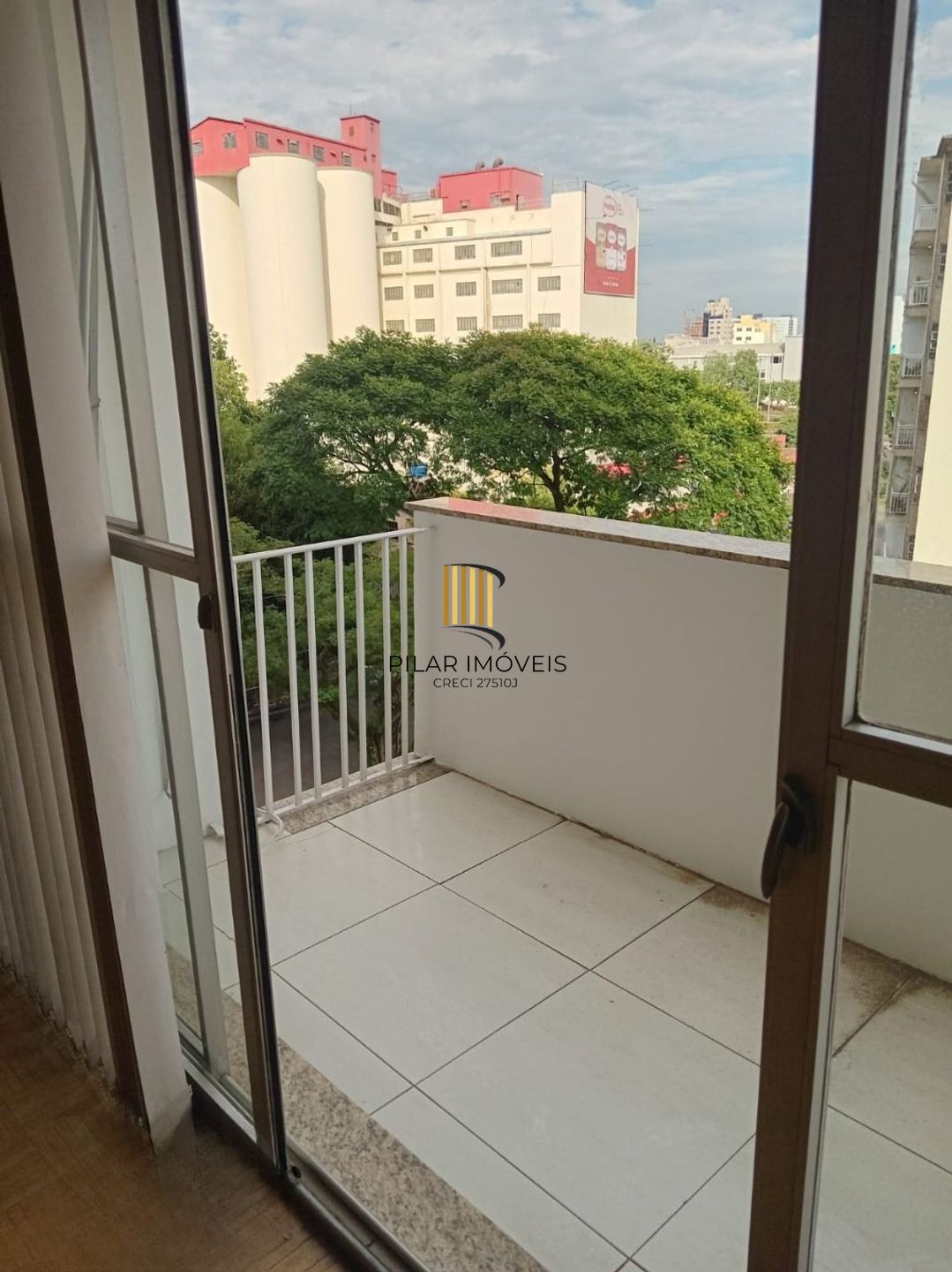 Apartamento de 2 quartos e elevador em Canoas.