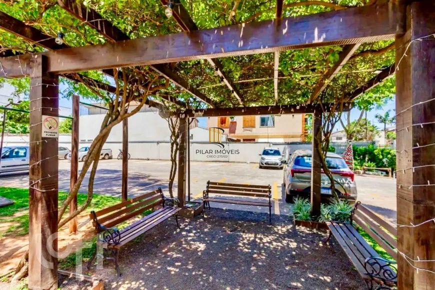 Cobertura com 2 quartos e 1 vaga de garagem na Rua Sadi Castro.