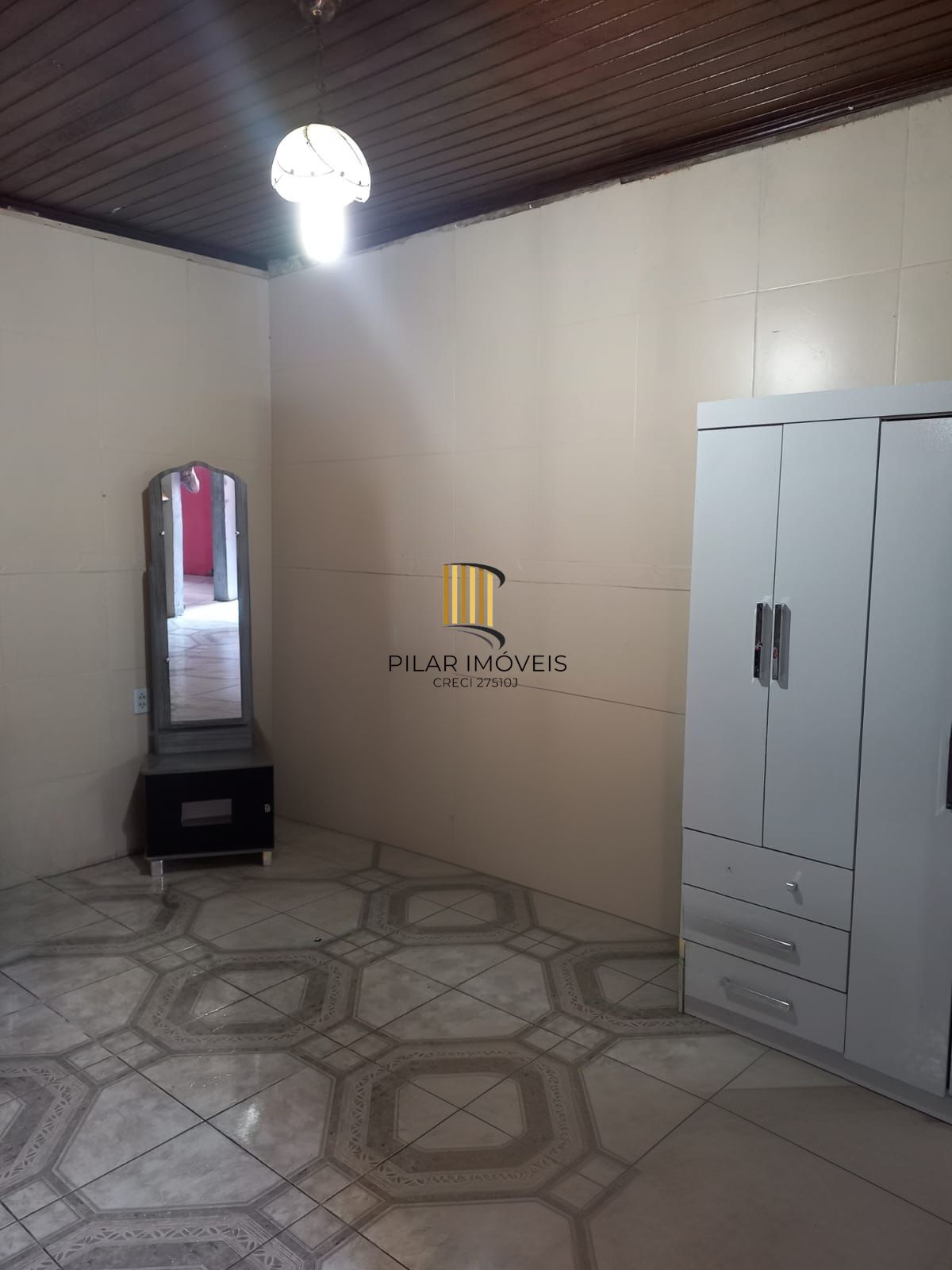 Casa com pátio e edícula no Bairro Porto Verde
