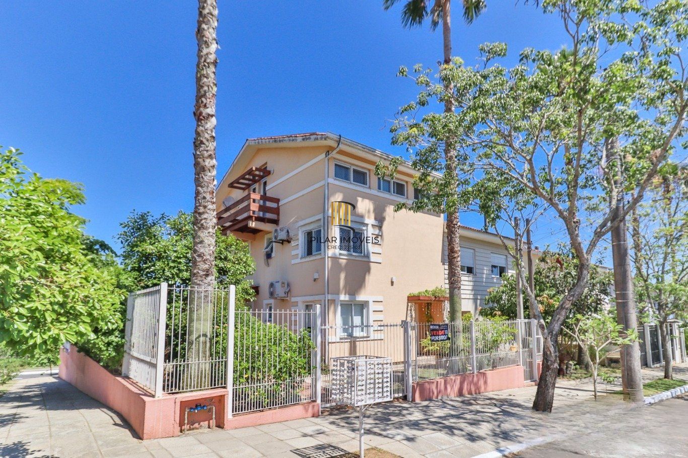Casa em Condomínio com 3 Dormitórios e Energia Solar na Lomba do Pinheiro