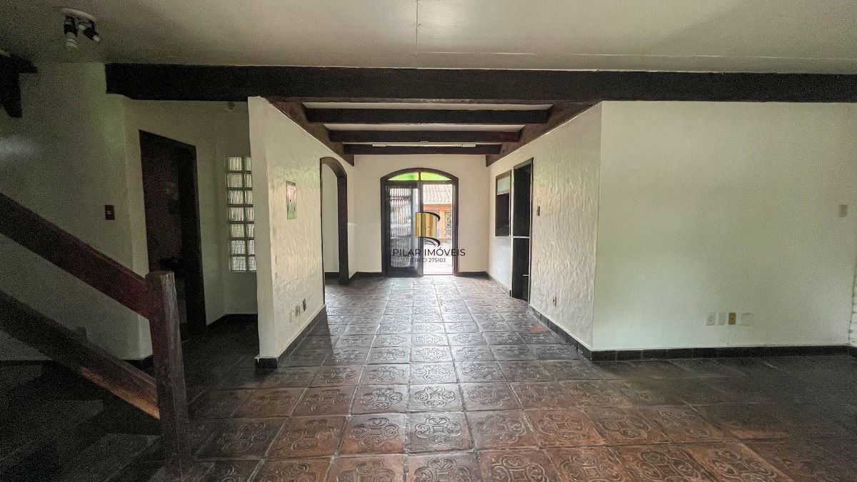 Casa com 5 quartos, 5 vagas e 265m² à venda no bairro Tristeza.