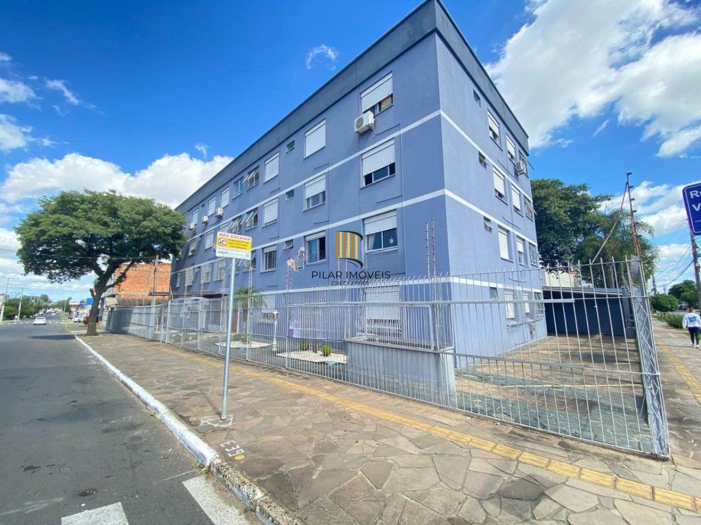 Apartamento com  2 dormitórios e com 1 vaga de garagem em Canoas.