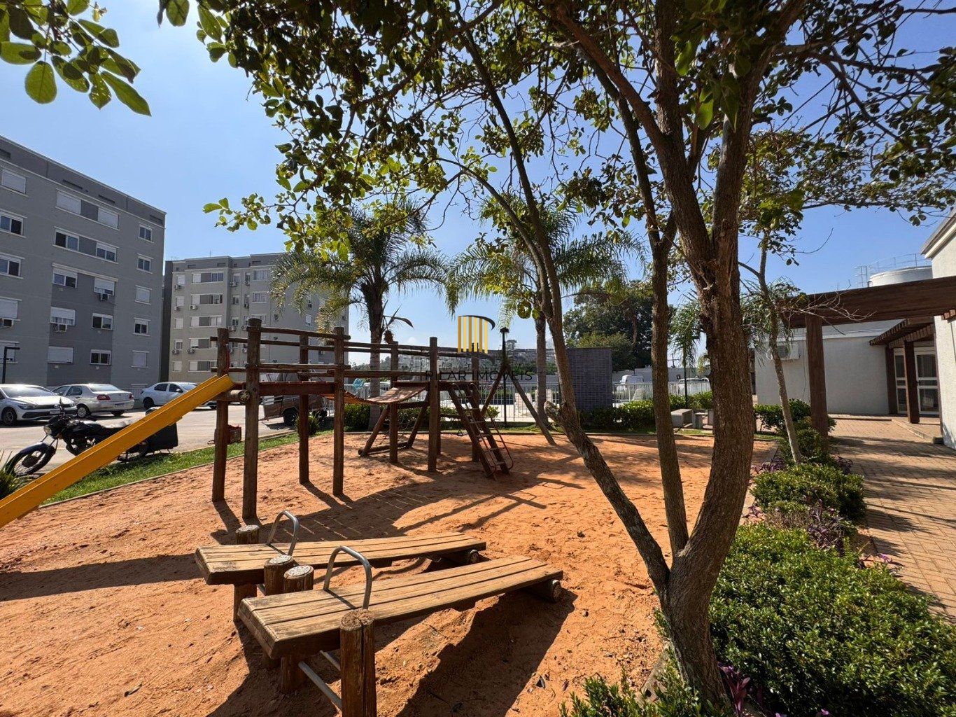 Apartamento de 2 dormitórios, elevador e 1 vaga de garagem em Canoas.