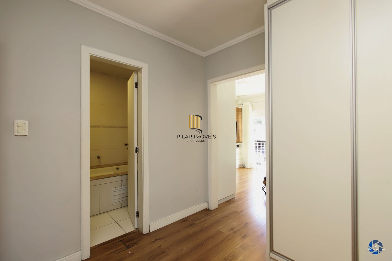 Casa com 4 dormitórios no Bairro Chácara das Pedras