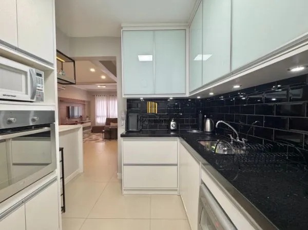 Casa em condomínio com 3 quartos e 2 vagas de garagem em Canoas.