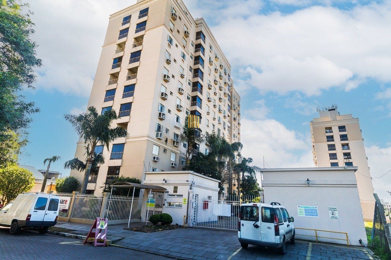 Apartamento com 2 quartos, 1 vaga, gás central e elevador no bairro Sarandi.