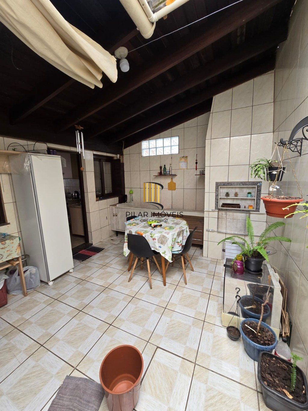 Casa de 3 dormitórios com  uma vaga de garagem no bairro Niterói Canoas.