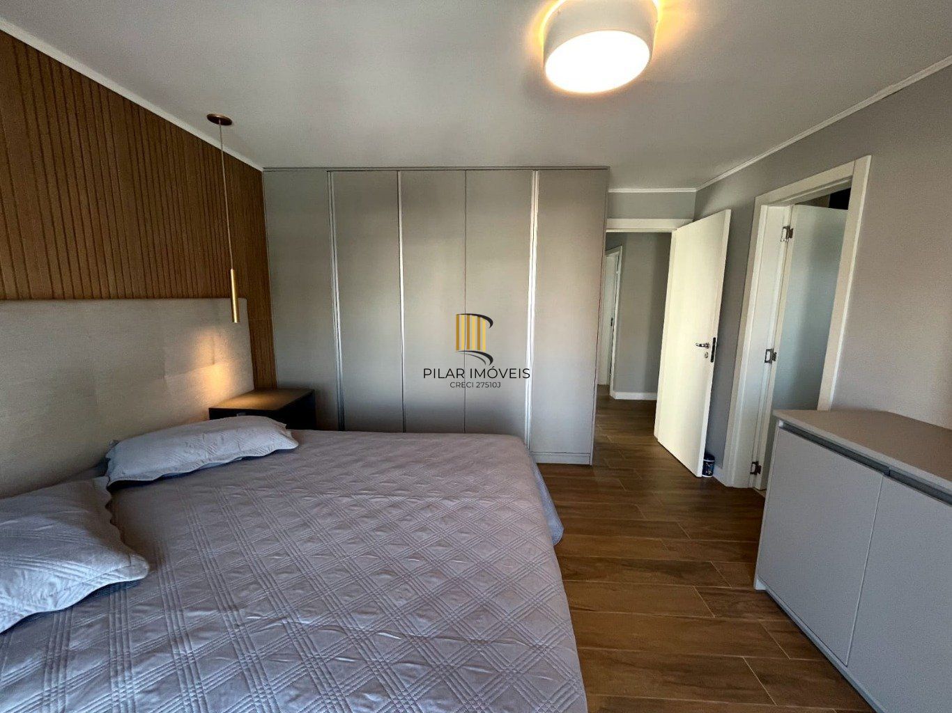 Casa de 3 dormitórios e 4 vagas de garagem em Gravataí.