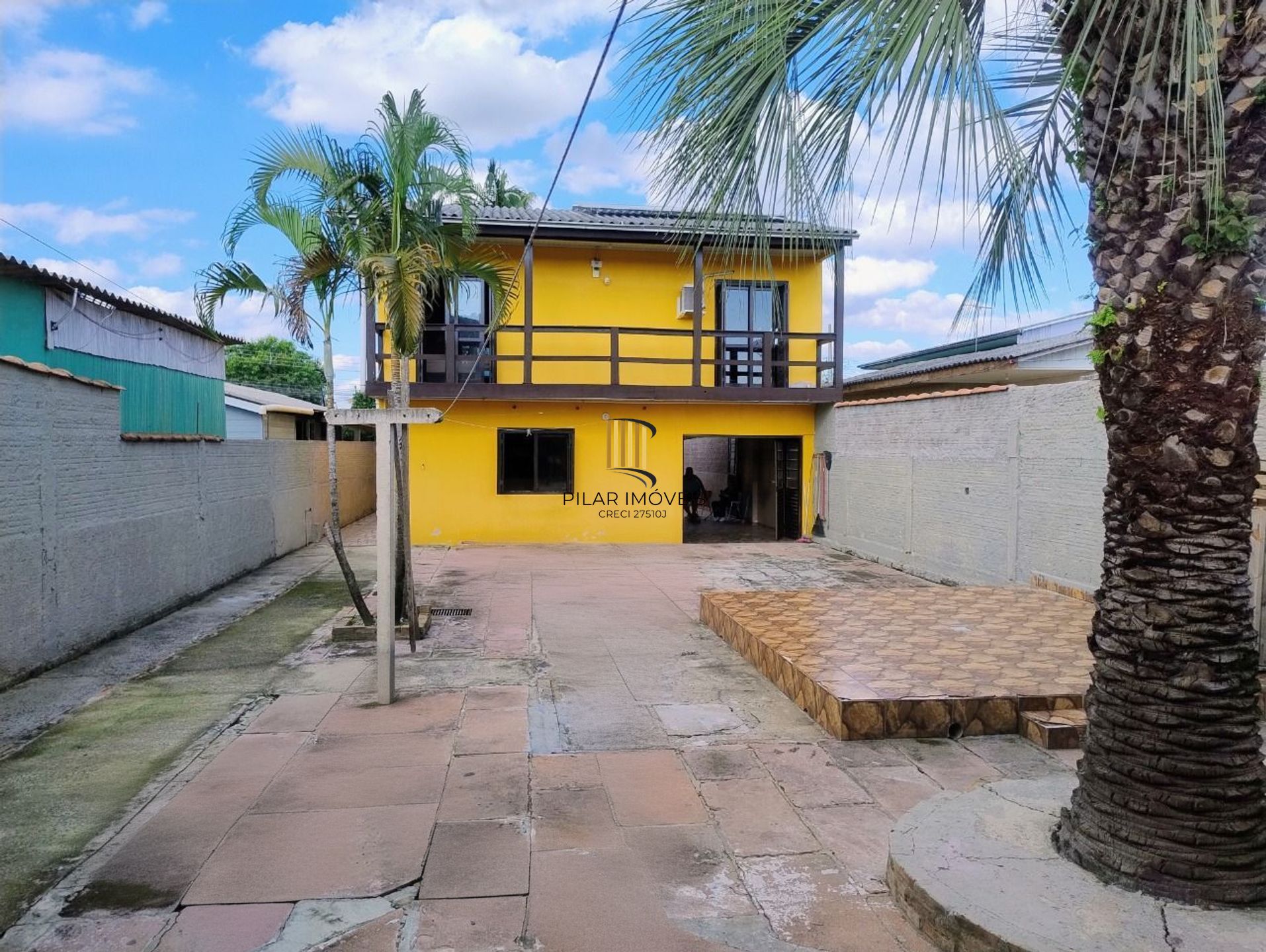 Casa de 4 dormitórios e 4 vagas de garagem em Canoas.