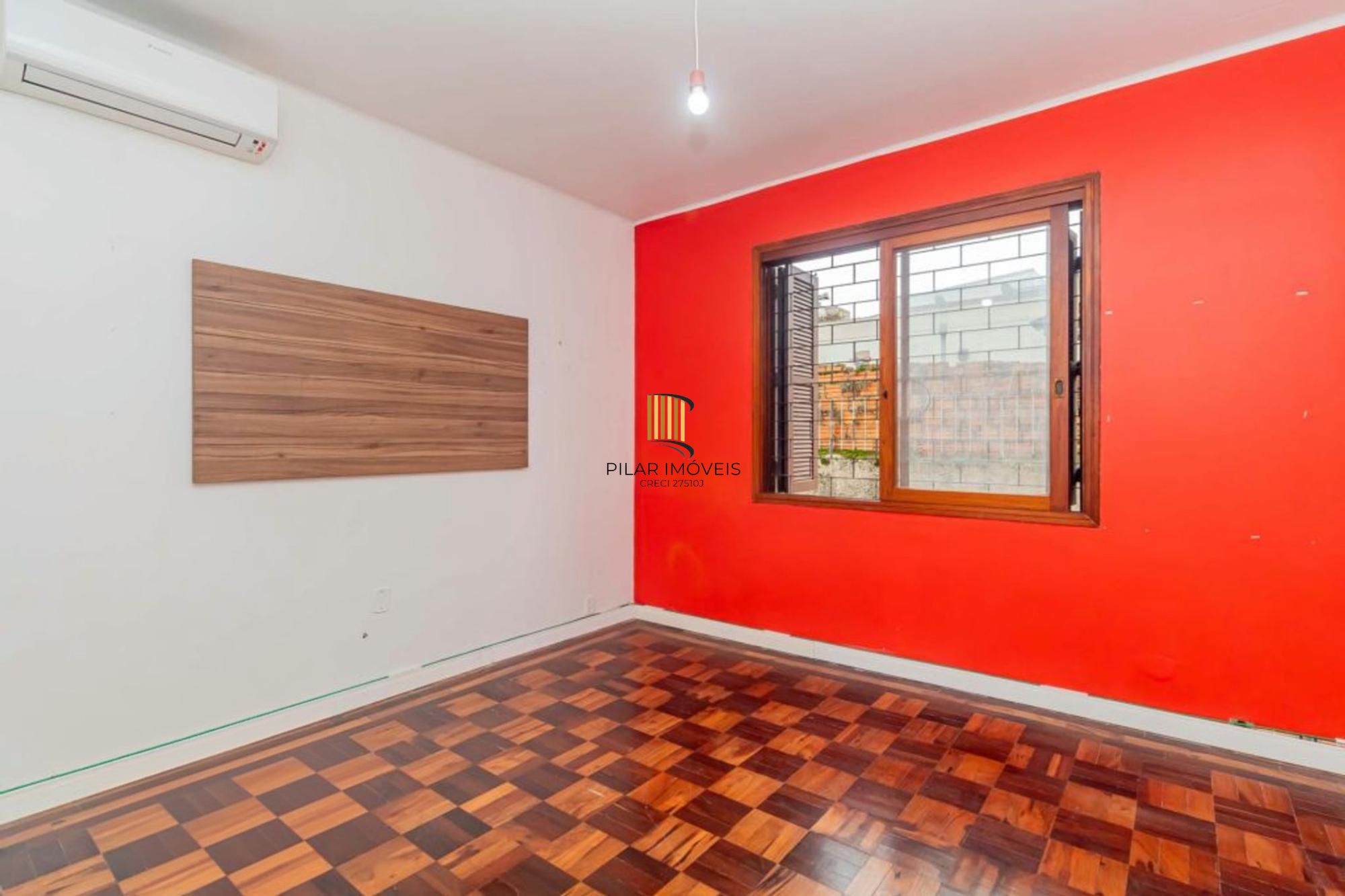 Apartamento térreo de 2 dormitórios bairro São João.