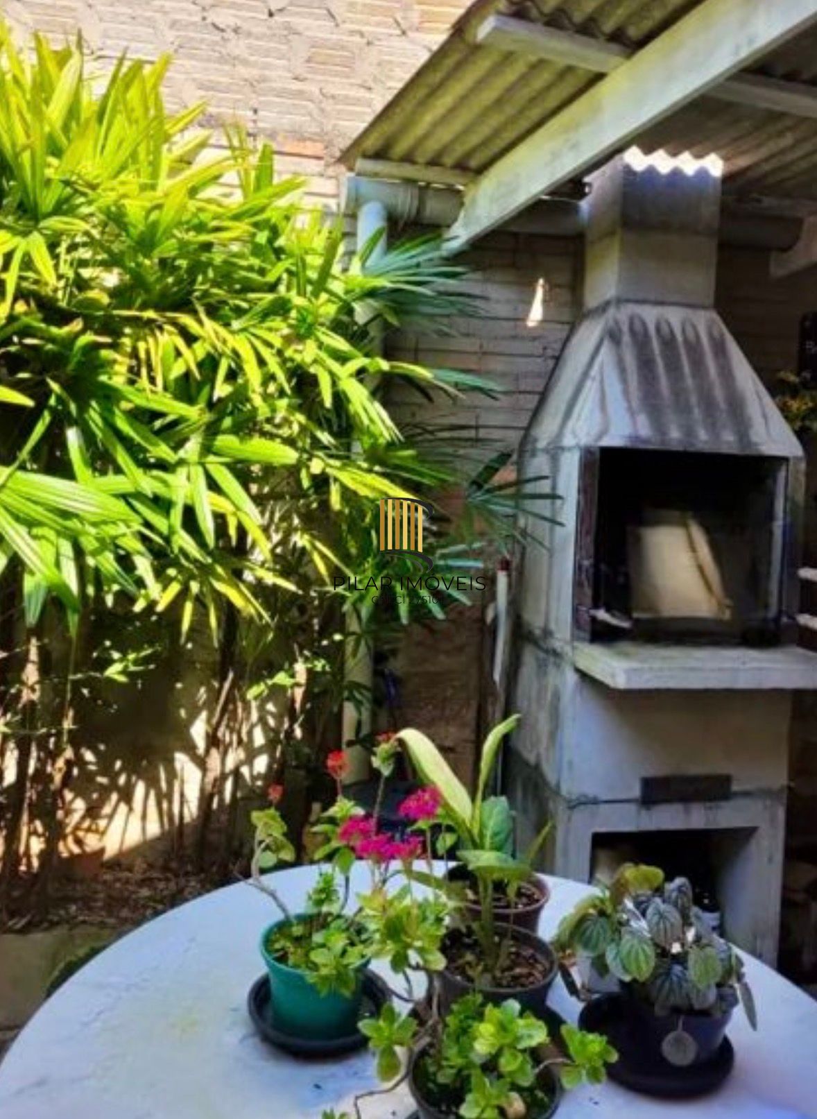 Casa com 3 dormitórios e edícula 1 d no Bairro Jardim Floresta