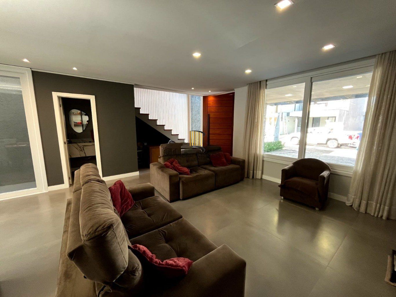 Casa de 3 dormitórios e 4 vagas de garagem em Gravataí.