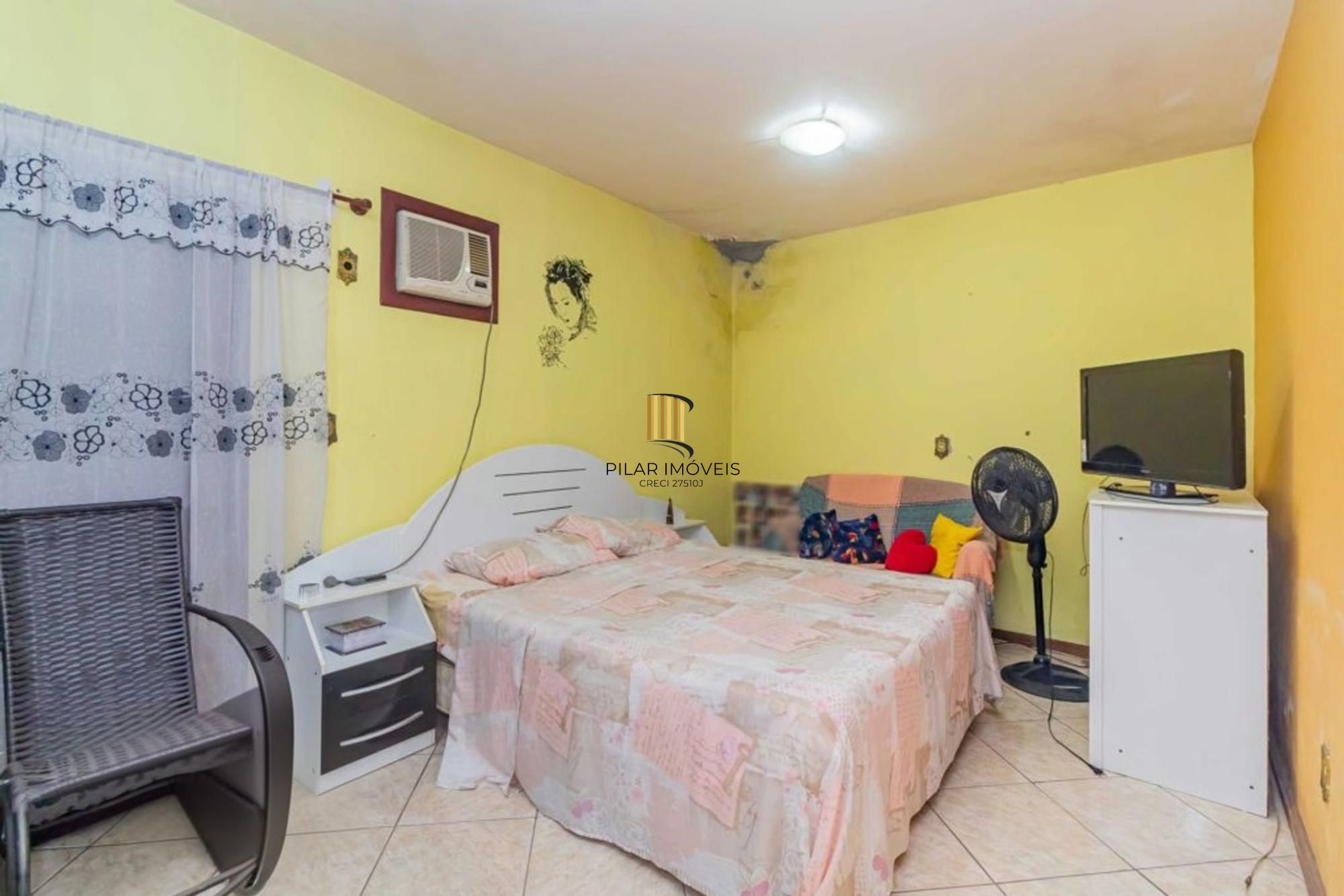 Casa com 4 quartos, 1 suíte , vaga de garagem e churrasqueira à venda em Sarandi.