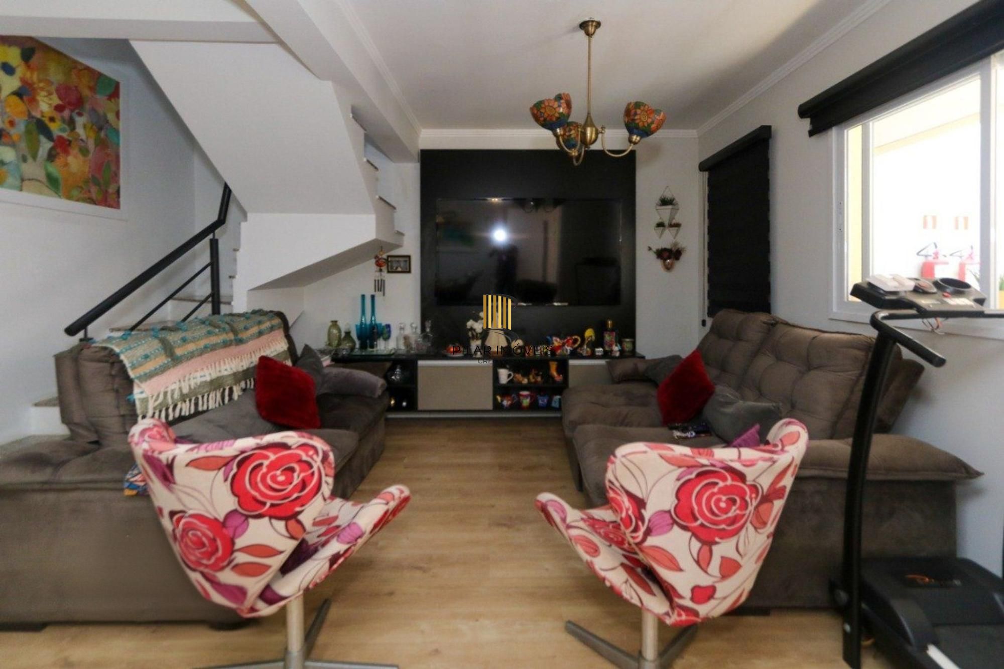 Casa em condomínio com 2 quartos e 2 vagas no bairro Marechal Rondon em Canoas.